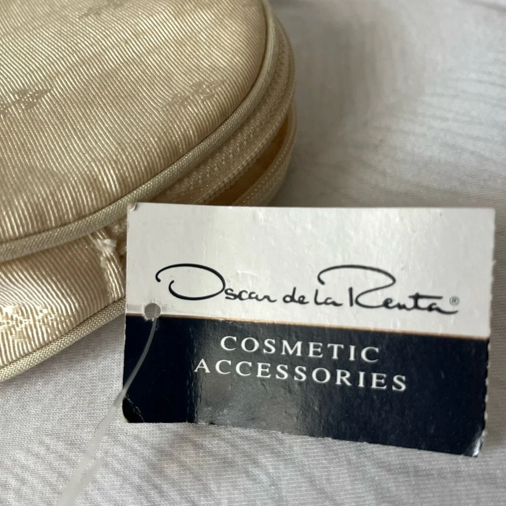 Oscar de la Renta. Cosmetic‎ Accessories Women’s